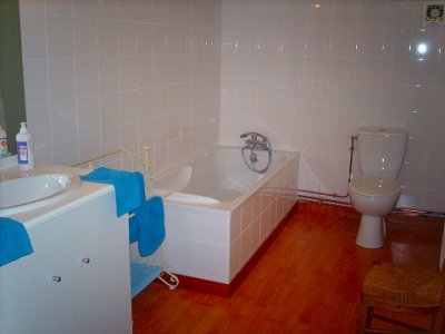 The bathroom, all the towels are provided for your stay