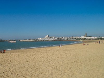 The beaches at Royan are perfect for games, or just chilling by the sea!!